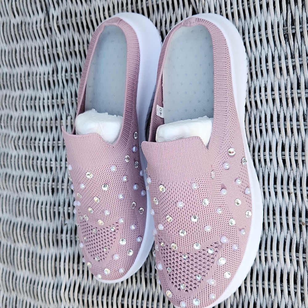 NWOT! DIAMOND/PEARL lavender mules